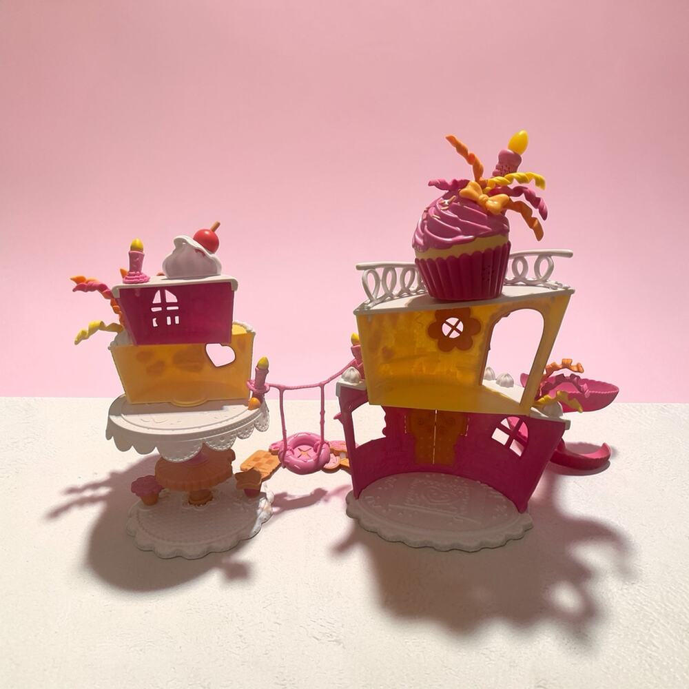 Lalaloopsy Mini Super Silly Party Musical Cake Playset & 1 lalaloopsy Mini Doll